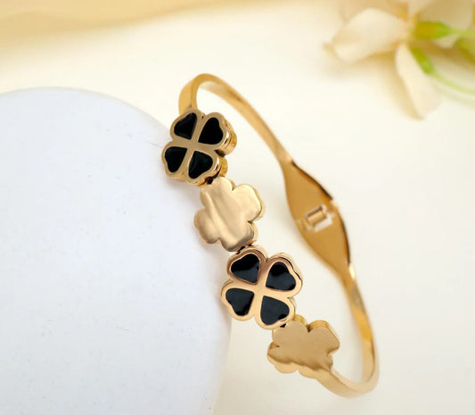 Aura Clover Luxe Cuff